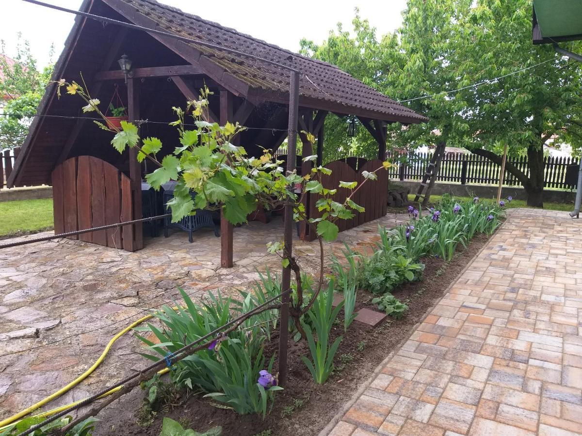 Villa Tavasz Nyaralo Poroszló Exterior foto
